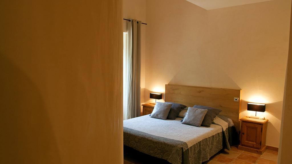 Logis Hotel Restaurant Le Domaine De L'Eau Vive Largentière Стая снимка