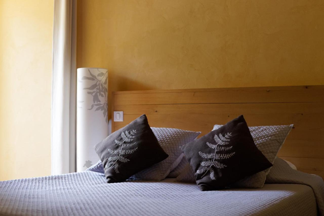 Logis Hotel Restaurant Le Domaine De L'Eau Vive Largentière Екстериор снимка
